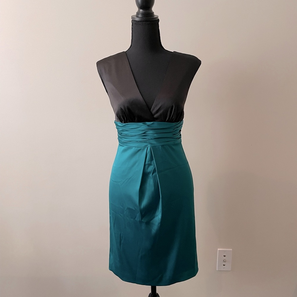 BCBG Black & Teal Sleeveless cocktail dress w/ deep V neckline - sz 2
